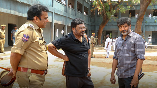 ఇన్వెస్టిగేటివ్ జర్నలిస్ట్ గోవర్ధన్ గా..