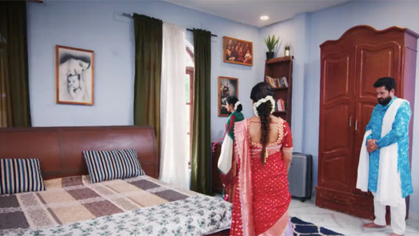 చీర కట్టుకునే అర్హత కేవలం ధరణికి మాత్రమే ఉంది..