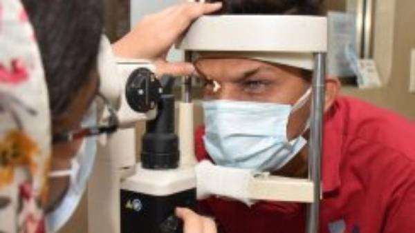 మేకప్ ఆర్టిస్టుగా గుర్తించి..