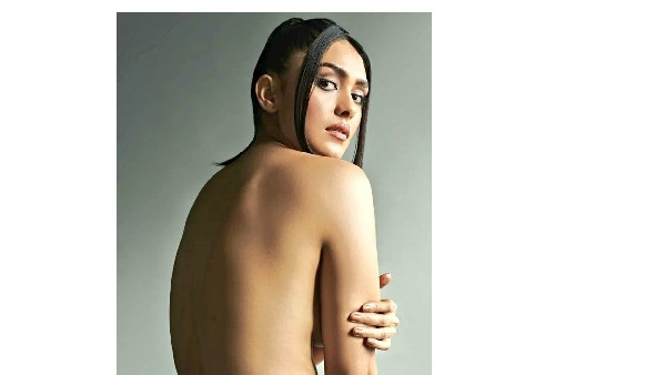 అందాలు ఆరబోస్తూ సందడి