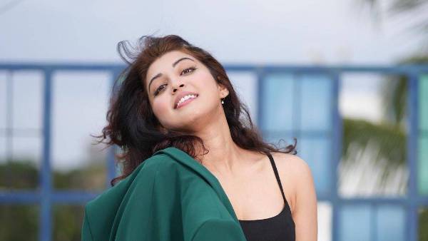 తల్లైన బ్యూటీ... మేకప్‌తోనే