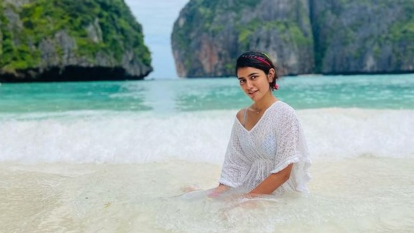 తన వైపు చూసేలా..