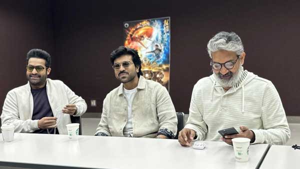 పాపులర్ చిత్రాలతో RRR పోటీ