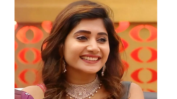 జుట్టు కట్ చేసుకోవాలి అని..