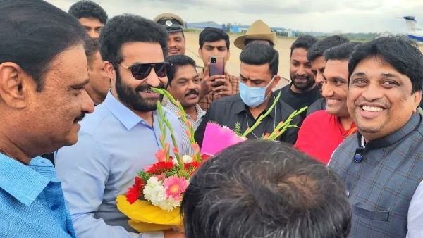 Karnataka ministers came to airport to receive Tarak today occasion on karnataka ratna award Karnataka ministers came to airport to receive Tarak today occasion on karnataka ratna award