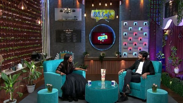 వరుస ఇంటర్వ్యూలు, లైవ్‌లు