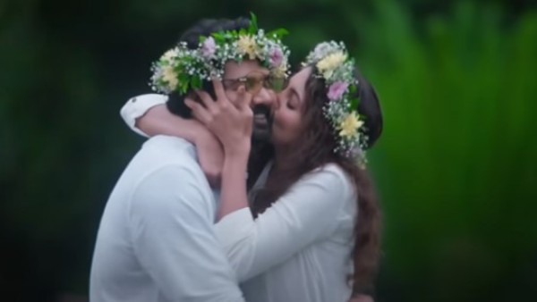 100 రీటేక్స్‌తో లిప్ లాక్స్