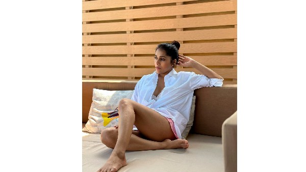 మాల్దీవ్స్ ఫొటోలతో రచ్చ