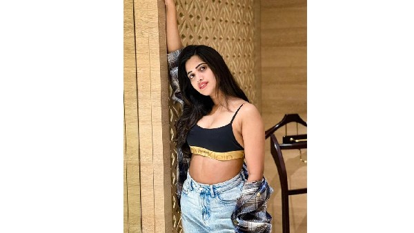 స్రవంతి హాట్ పిక్స్ వైరల్