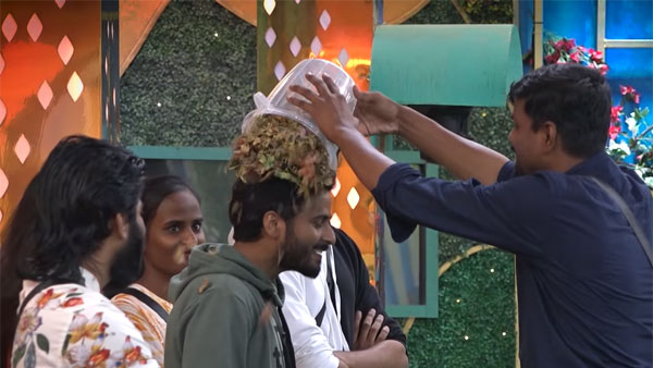 పదకొండు మంది వెళ్లారుగా