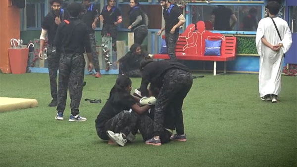 రెండు గ్రూపుల మధ్య గొడవలు