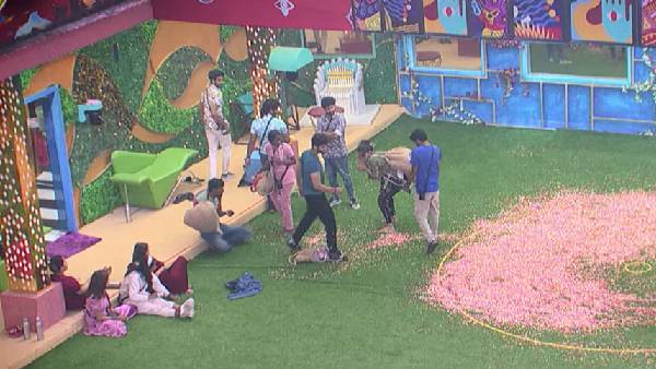 రోహిత్ బాడీని ఫైమా టచ్ చేయడంతో..