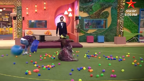 బాల్స్ తో ఫన్నీ గేమ్..