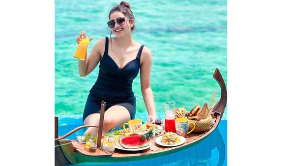 సోషల్ మీడియాలో ఫుల్ బిజీగా