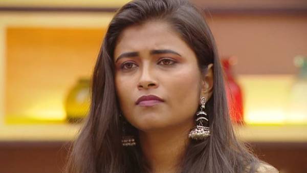  సీక్రెట్ రూమ్‌లోకి అంటూ..