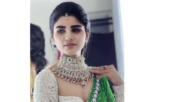 సోషల్ మీడియాలో హడావిడి