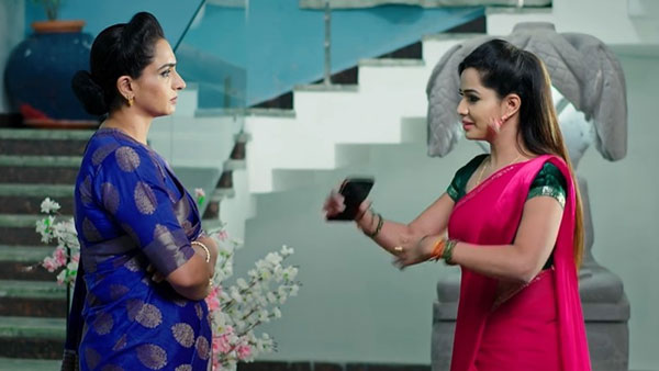 మోనితకు సౌందర్య అడ్డు