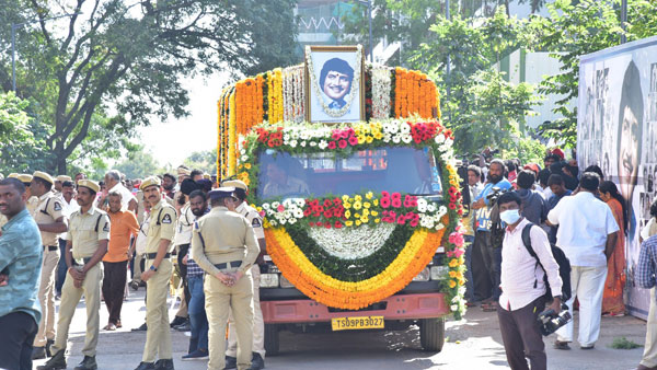 సినీ లోకానికి విషాదం..