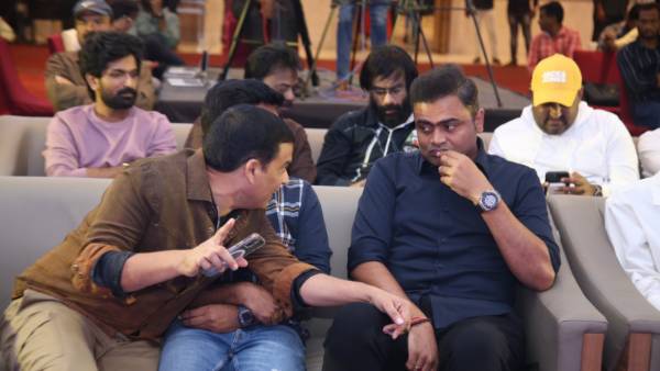 థియేటర్లలో పడిపడి నవ్వుతారు..