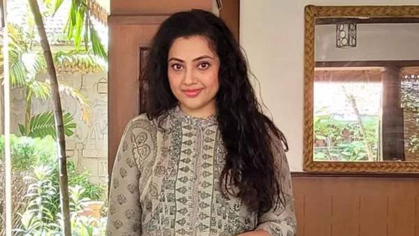  బలవంతం చేస్తున్నారని..