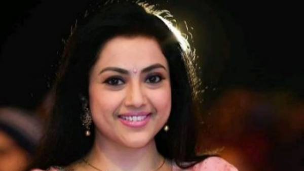 అతి సన్నిహితుడితో..