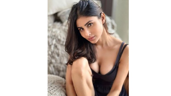 మౌనీ రాయ్ హాట్ పిక్స్ వైరల్