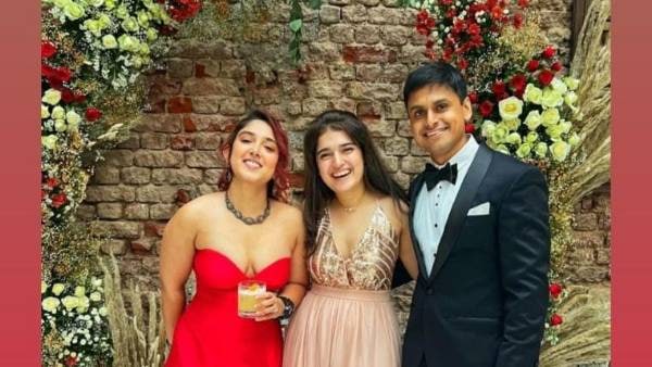 ఘనంగా ఎంగేజ్ మెంట్ వేడుకలు..