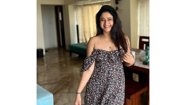 హాట్ ట్రీట్‌తో రెచ్చగొడుతోంది