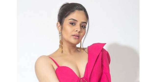 హీరోయిన్ గా నటించిన యాంకర్..