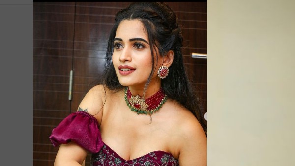 యాంకర్‌గా... వాటితో ఫేమ్