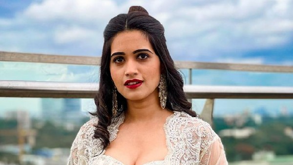 అనుకోకుండా సినిమాల్లోకి