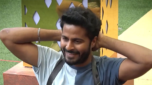 ఏ స్థానంలో ఎవరు ఉన్నారు?