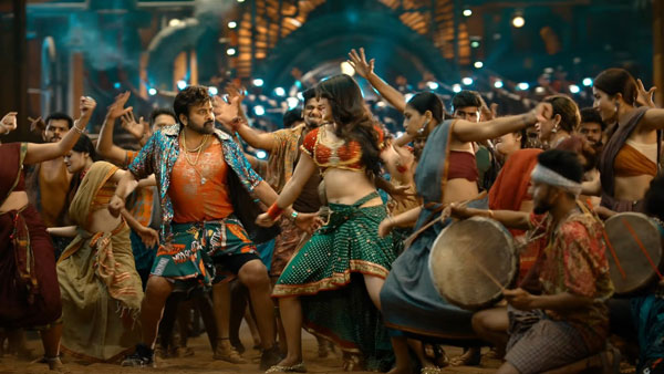 మాస్ లుక్స్‌తో చిరంజీవి