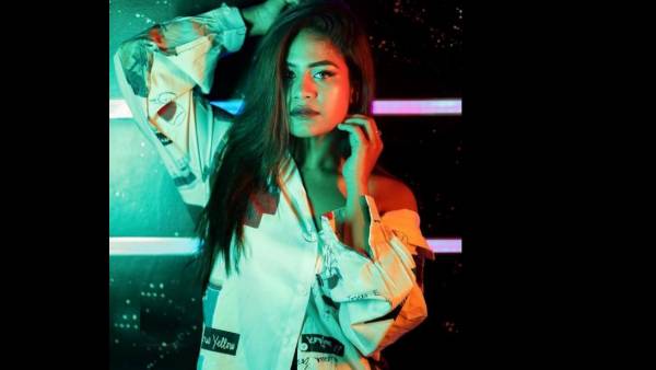 సోషల్ మీడియాలో ఫుల్ బిజీగా