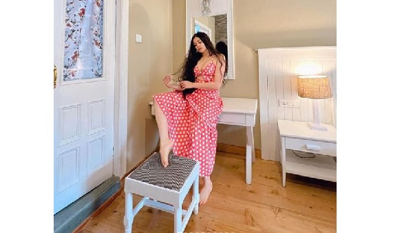 సోషల్ మీడియాలో హడావిడి