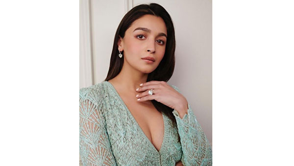 ఆలియా హాట్ ఫొటోలు వైలర్