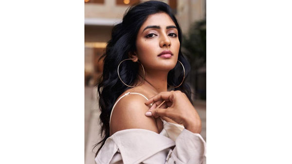 ఈషా రెబ్బా అందాల విందు