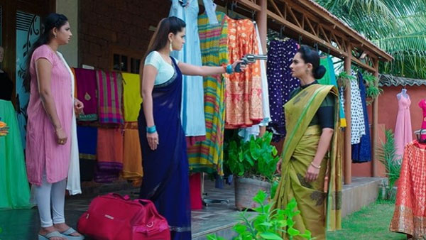 సౌందర్యను చూసి మోనిత