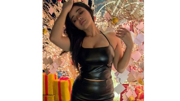 సోషల్ మీడియాలో ఫుల్ బిజీ