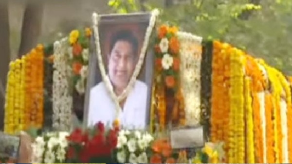 మహా ప్రస్థానంలో అంత్యక్రియలు..