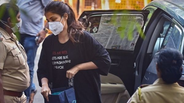 రియా చక్రవర్తికి AU 44 సార్లు కాల్