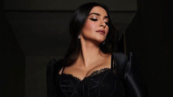 సోనమ్ అందాల విందు