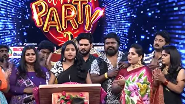 కన్నీళ్లు పెట్టుకుంటూ..