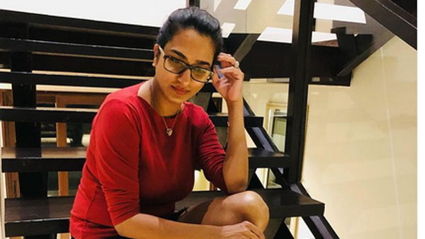 హోస్టుగా మొదలైన ప్రయాణం