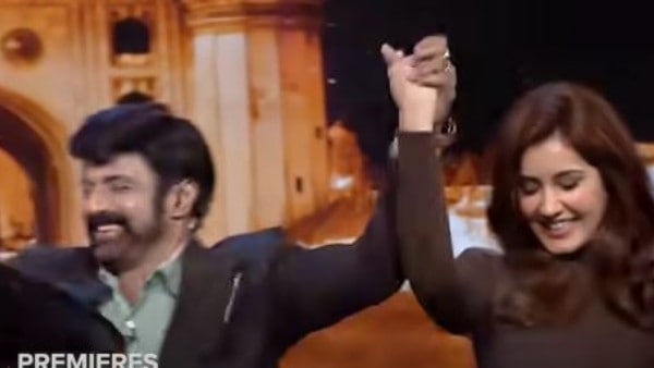 హీరోయిన్లతో బాలయ్య డ్యాన్స్..