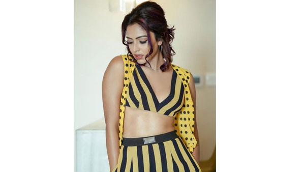 బోల్డ్ షోతో అందాల విందు