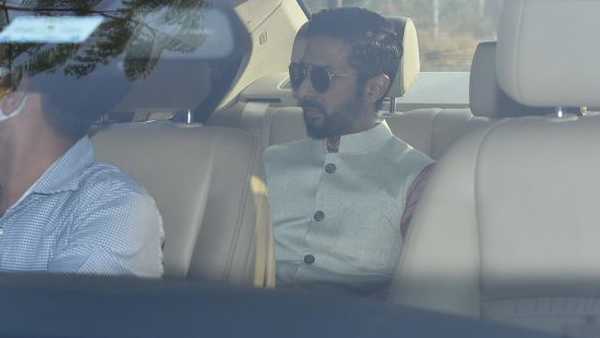 పెళ్లి తర్వాత స్వీట్లు పంచి..