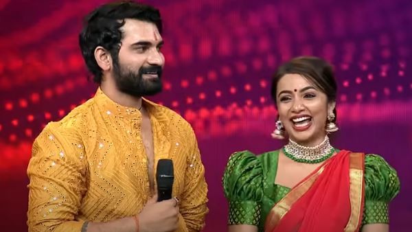 న్యాయనిర్ణేతలుగా హీరోయిన్స్..