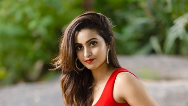 సినిమాల్లో గ్లామర్ ట్రీట్..