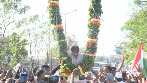 ప్రత్యేక ఆకర్షణగా పవన్..